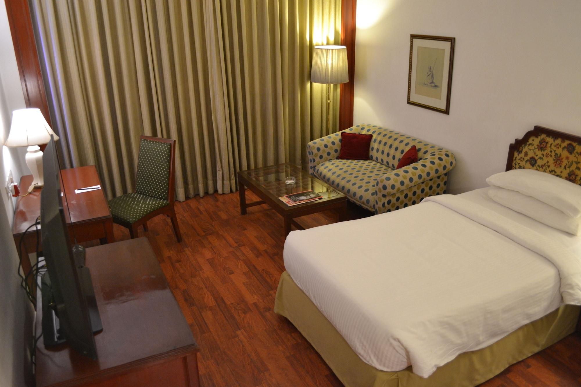 Taj Banjara Hotel Hyderabad Bagian luar foto A room at the hotel