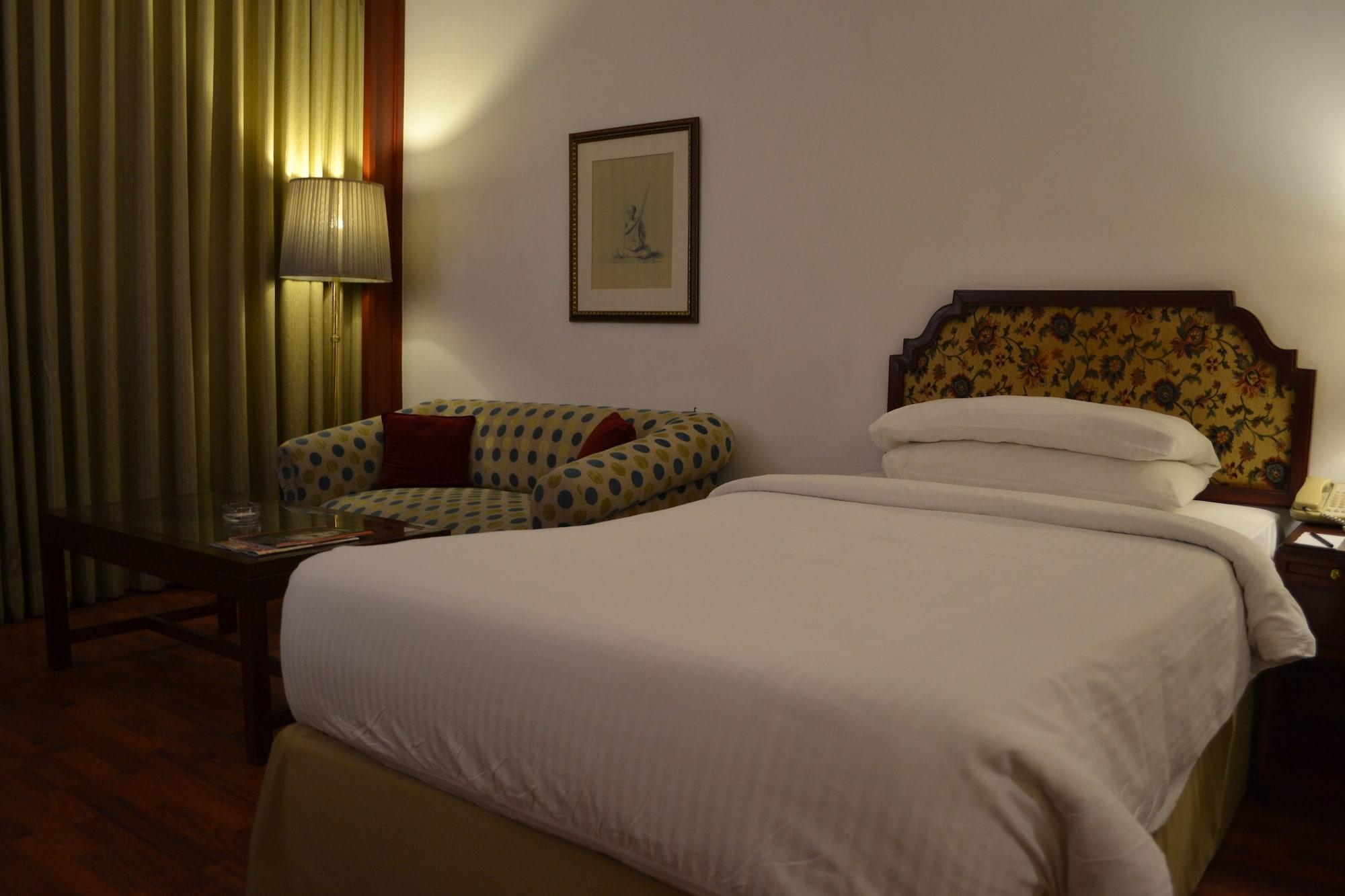 Taj Banjara Hotel Hyderabad Bagian luar foto A room at the hotel