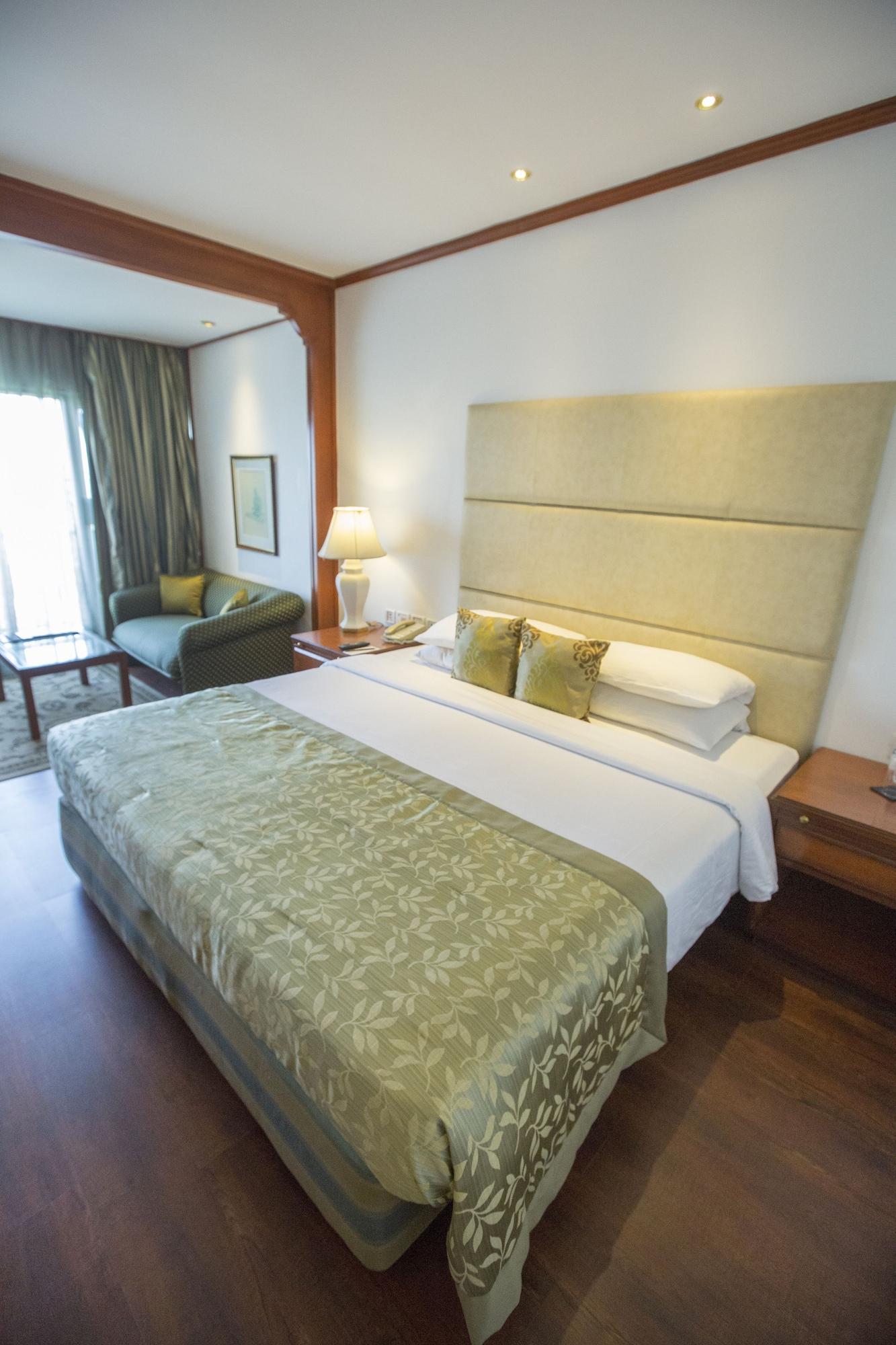 Taj Banjara Hotel Hyderabad Bagian luar foto A room at the Taj Bengal