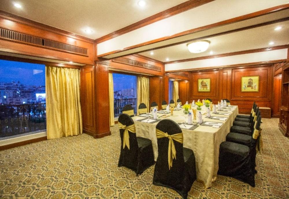 Taj Banjara Hotel Hyderabad Bagian luar foto The Royal Suite
