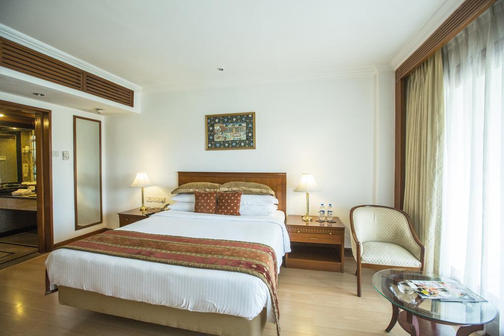 Taj Banjara Hotel Hyderabad Bagian luar foto A room at the Taj Bengal