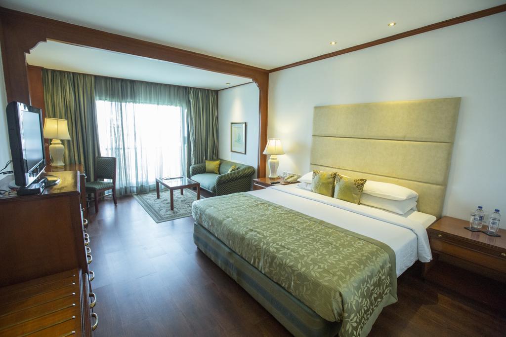 Taj Banjara Hotel Hyderabad Bagian luar foto