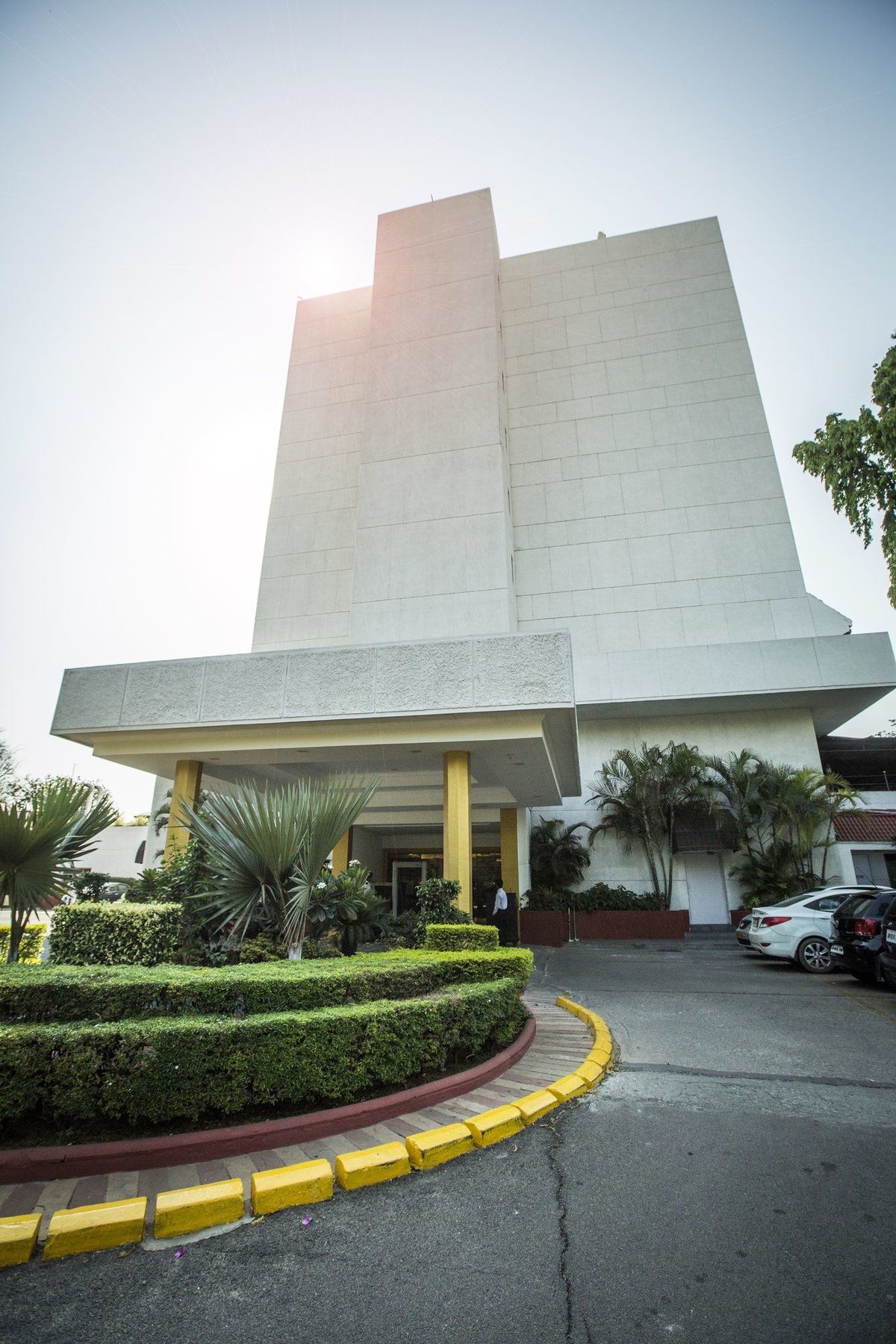 Taj Banjara Hotel Hyderabad Bagian luar foto The main entrance of the hotel