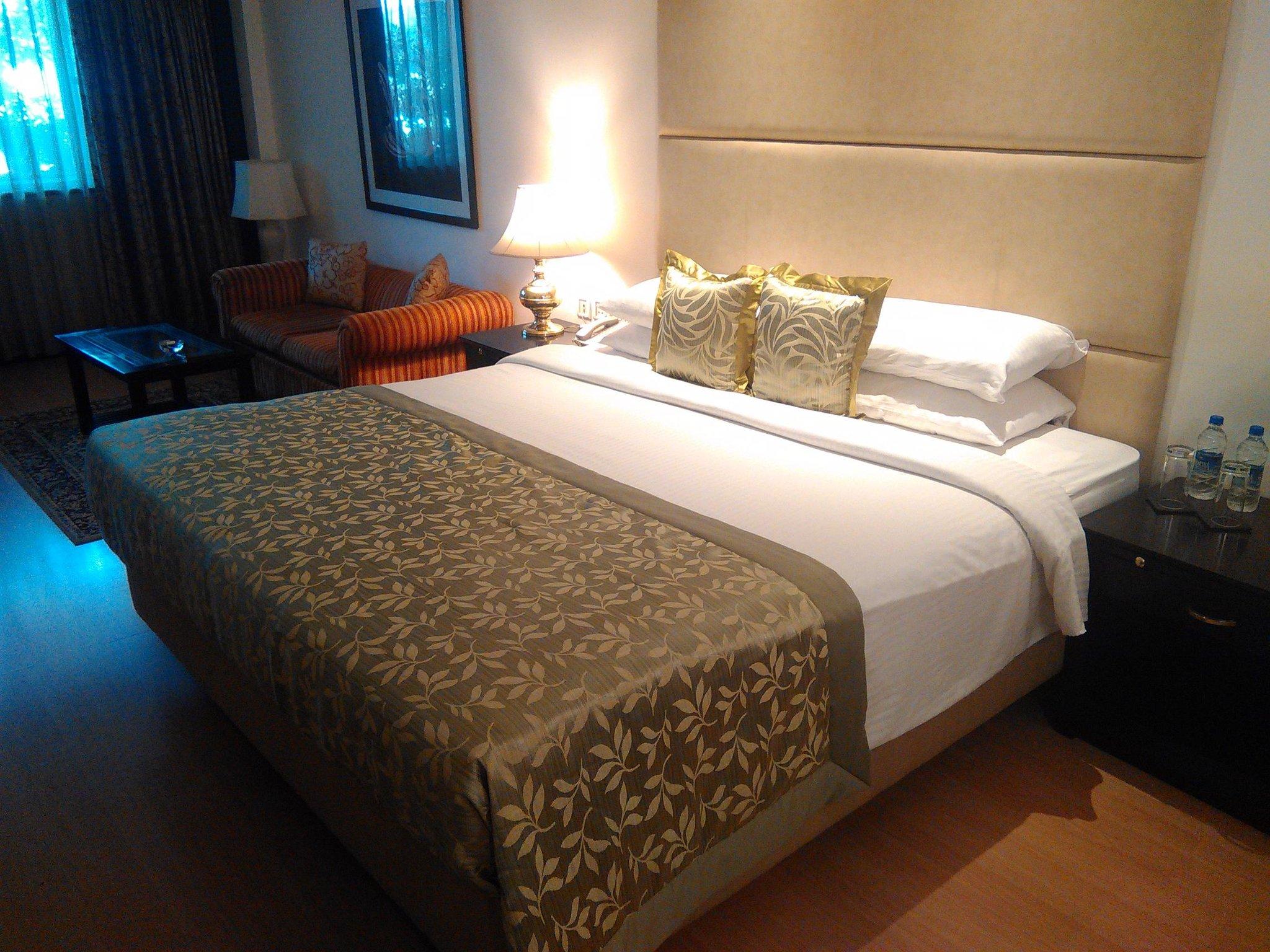 Taj Banjara Hotel Hyderabad Bagian luar foto A room at the Taj Bengal