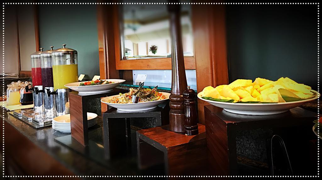 Taj Banjara Hotel Hyderabad Bagian luar foto A buffet at a hotel