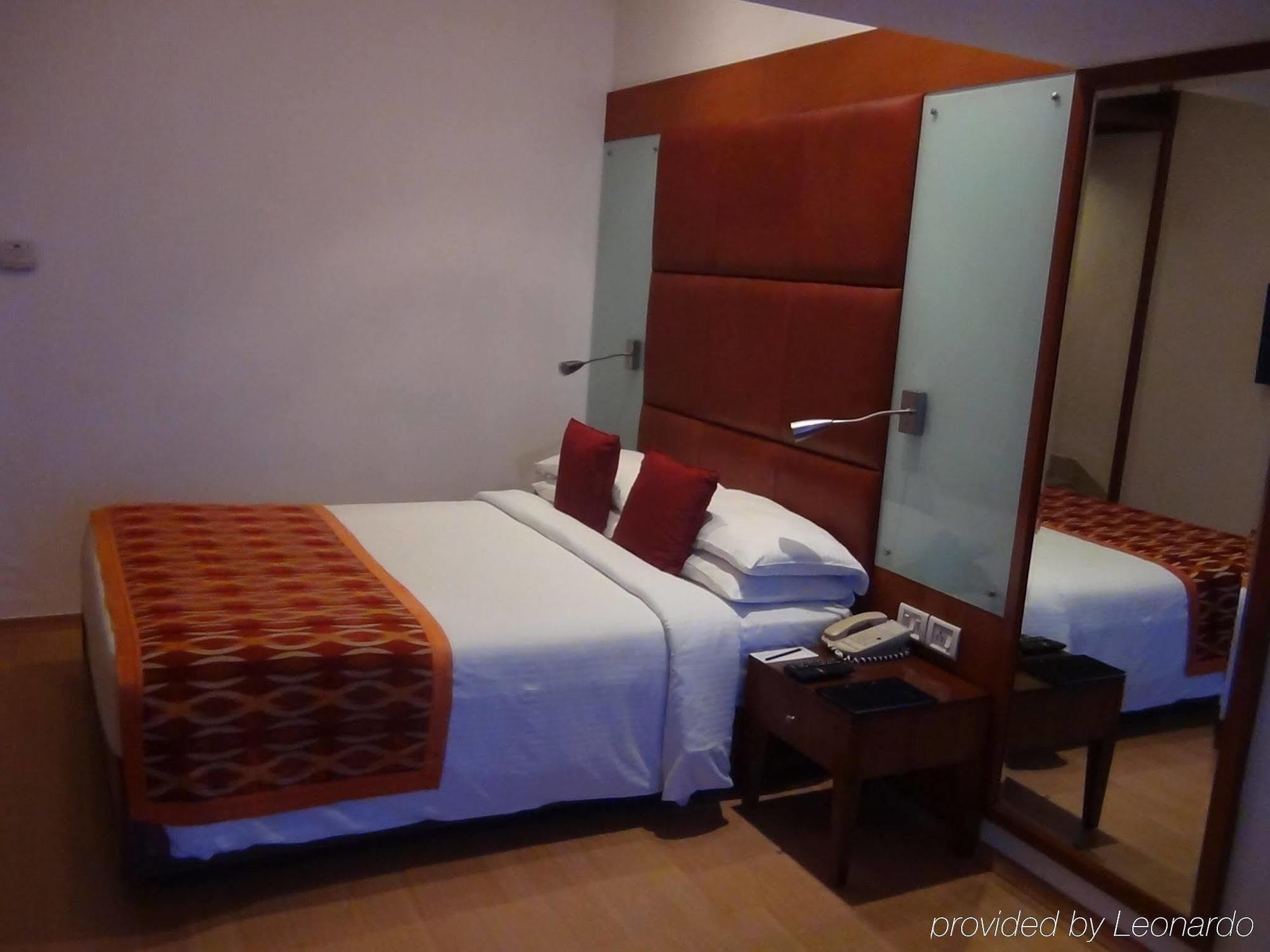 Taj Banjara Hotel Hyderabad Bagian luar foto A room at the hotel