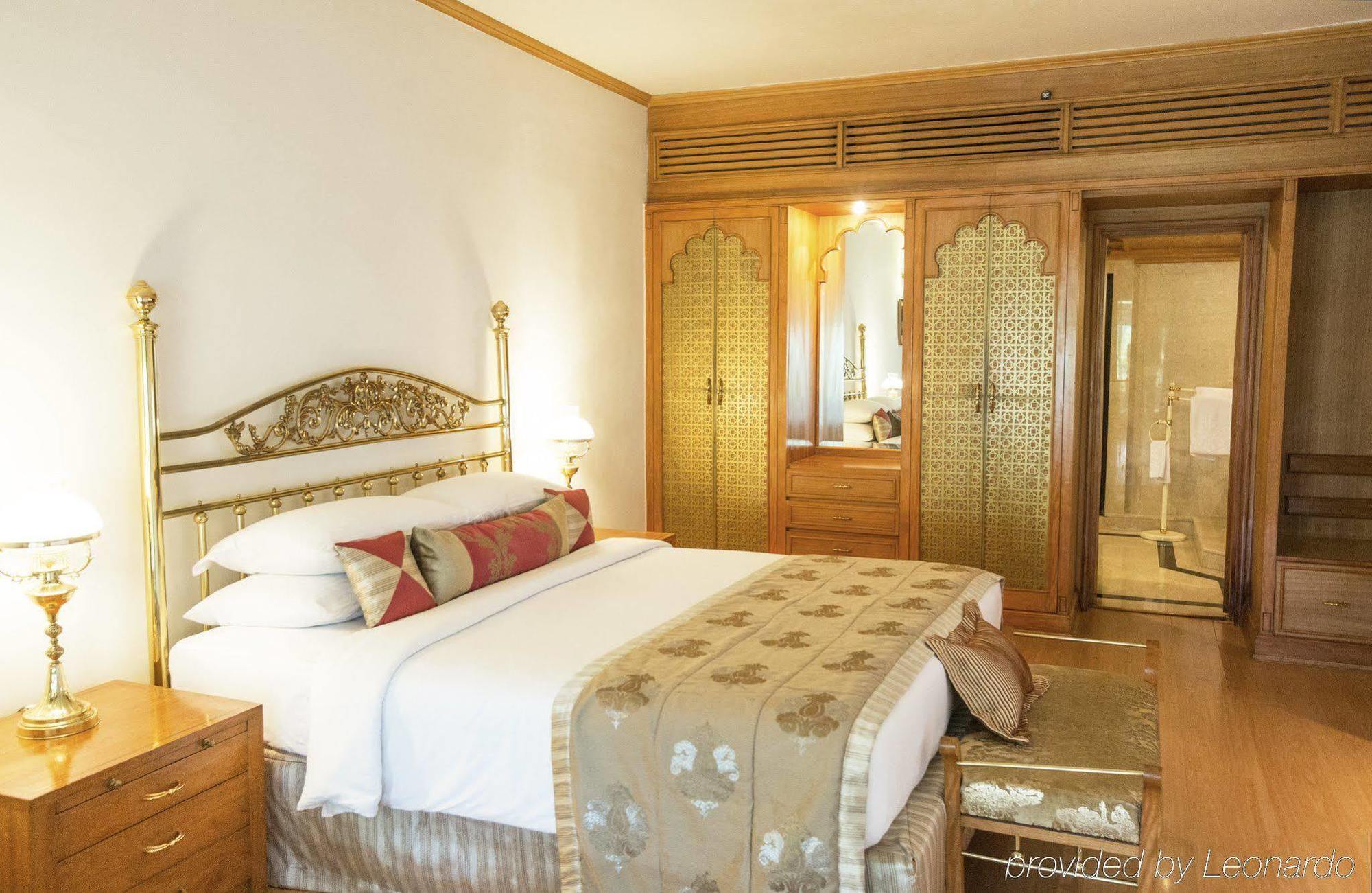 Taj Banjara Hotel Hyderabad Bagian luar foto A bedroom at the Taj Mahal Palace