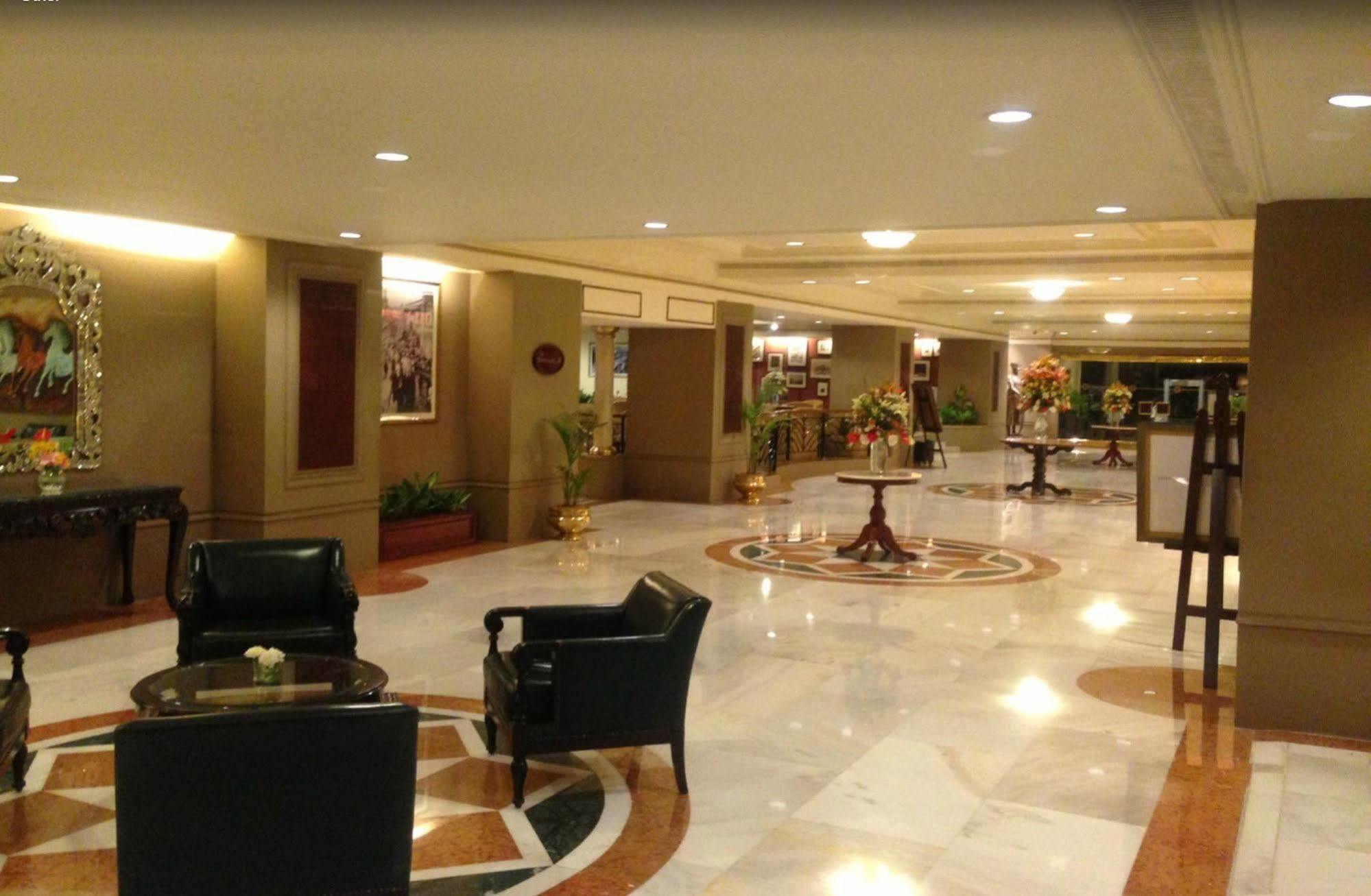 Taj Banjara Hotel Hyderabad Bagian luar foto The lobby of the hotel